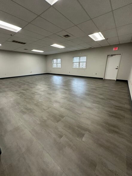 More Photos Of 75 Berlin Rd, Cromwell Medical For Lease