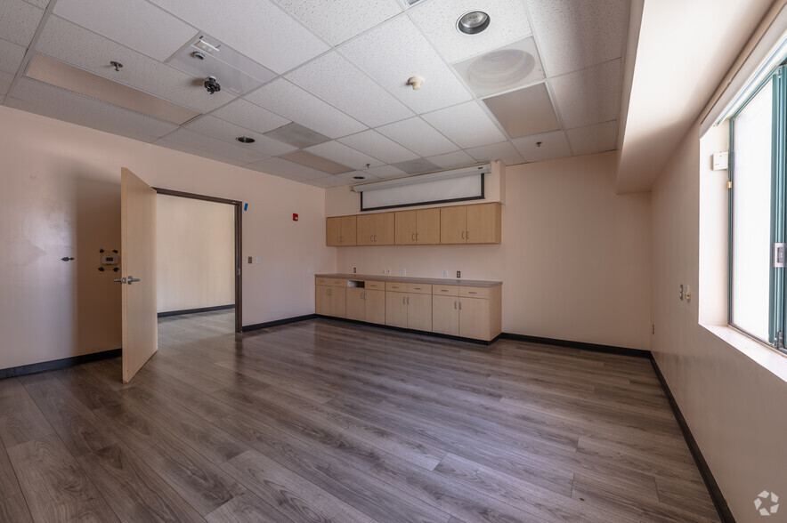 More Photos Of 1501-1503 E Calvada Blvd, Pahrump Medical For Sale