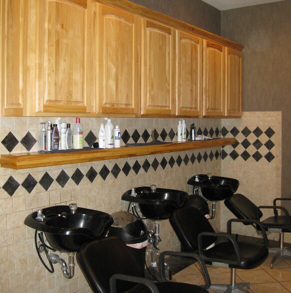 More Photos Of 612-624 N Mulberry Rd, Derby Office For Sale