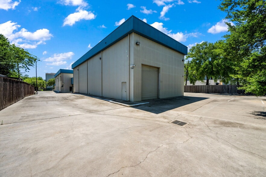 More Photos Of 901 W 18th St, Houston Warehouse For Sale