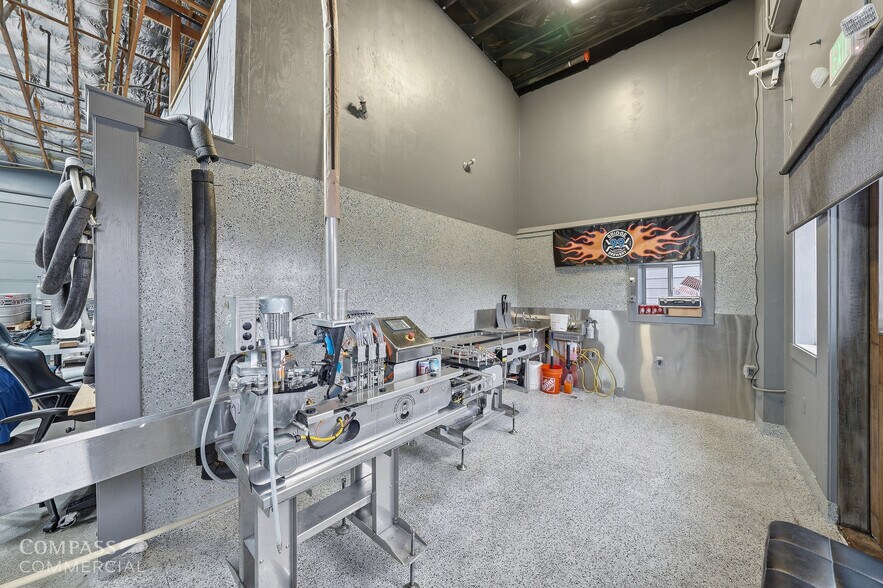 More Photos Of 63063 Layton Ave, Bend Warehouse For Sale