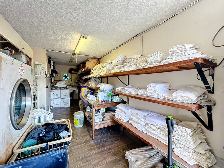 More Photos Of 307 E Vine St, Kissimmee Hotel For Sale