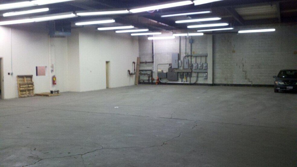 More Photos Of 91-24 144th Pl, Jamaica Warehouse For Lease