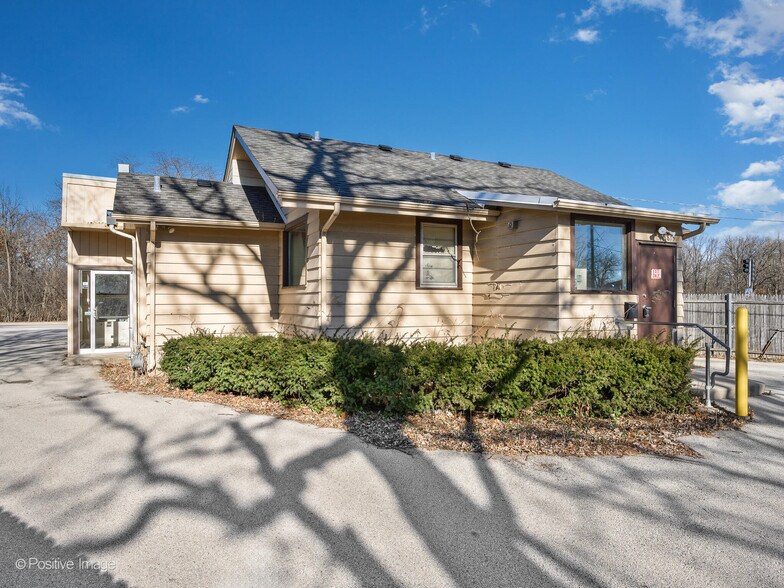 More Photos Of 1815 Dundee Rd, Northbrook Storefront Retail Office For Sale