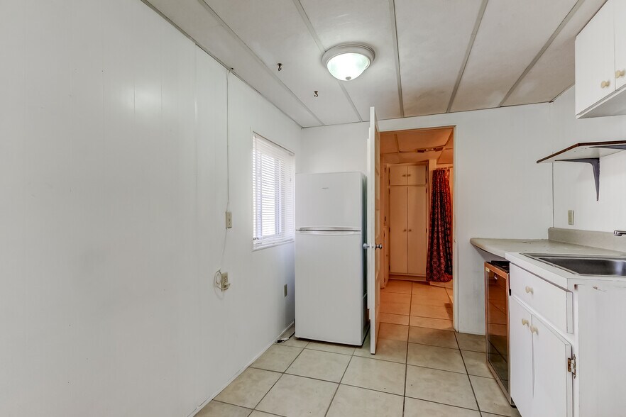 More Photos Of 4539 Mile Stretch Dr, Holiday Office For Sale