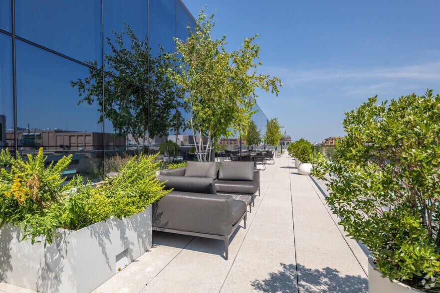 More Photos Of 1100 15th St NW, Washington Coworking Space