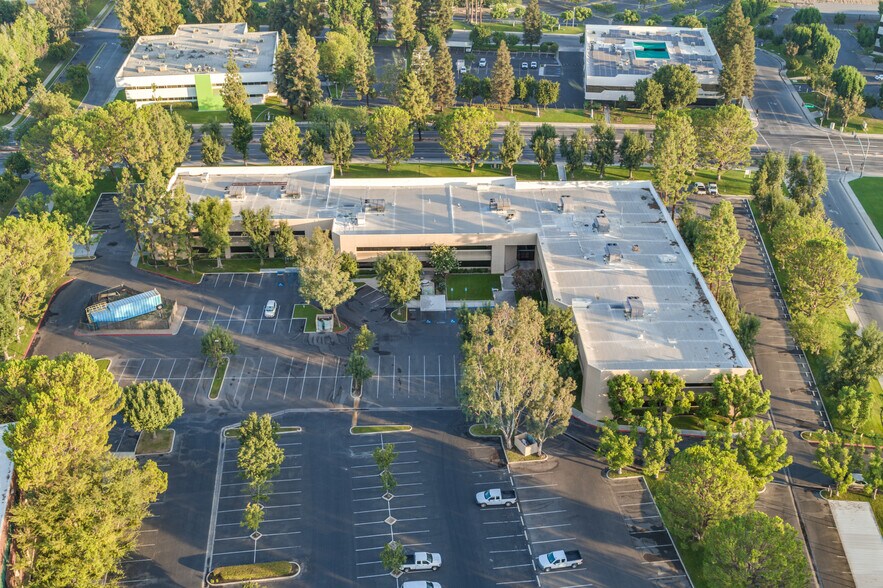More Photos Of 5001 California Ave, Bakersfield Office For Lease