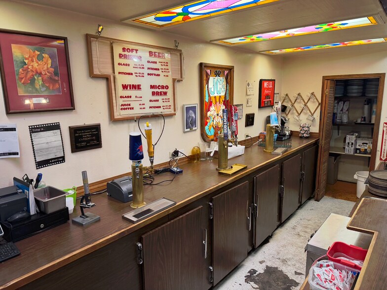 More Photos Of 4200 River Rd N, Salem Restaurant For Sale