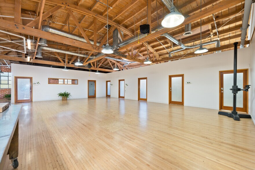 More Photos Of 6535-6547 Santa Monica Blvd, Los Angeles Loft Creative Space For Lease