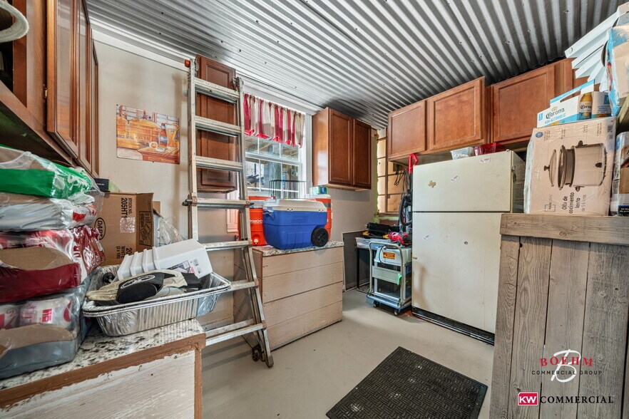 More Photos Of 23699-23737 W US Highway 290, Harper Storefront For Sale