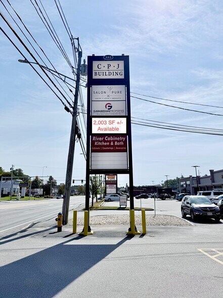 More Photos Of 352 S Broadway, Salem Storefront Retail Office For Lease