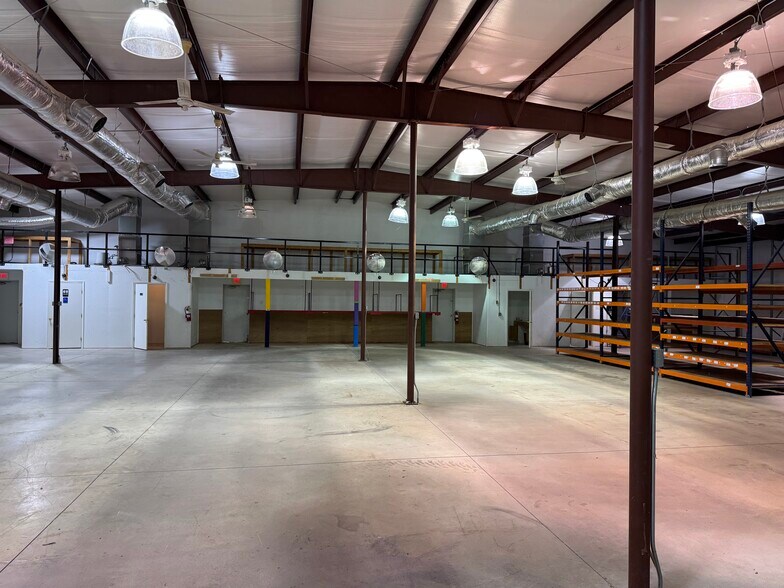 More Photos Of 5200 N Santa Fe Ave, Oklahoma City Manufacturing For Lease