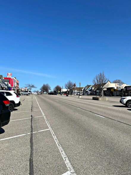 More Photos Of 205 E Central Ave, Mackinaw City Storefront For Lease