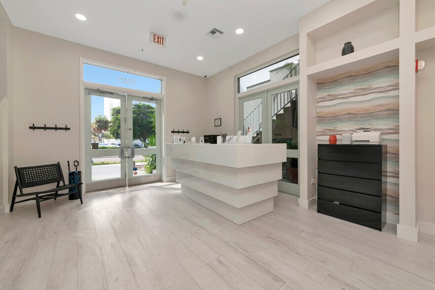 More Photos Of 1345 2nd St, Sarasota Office Residential For Sale