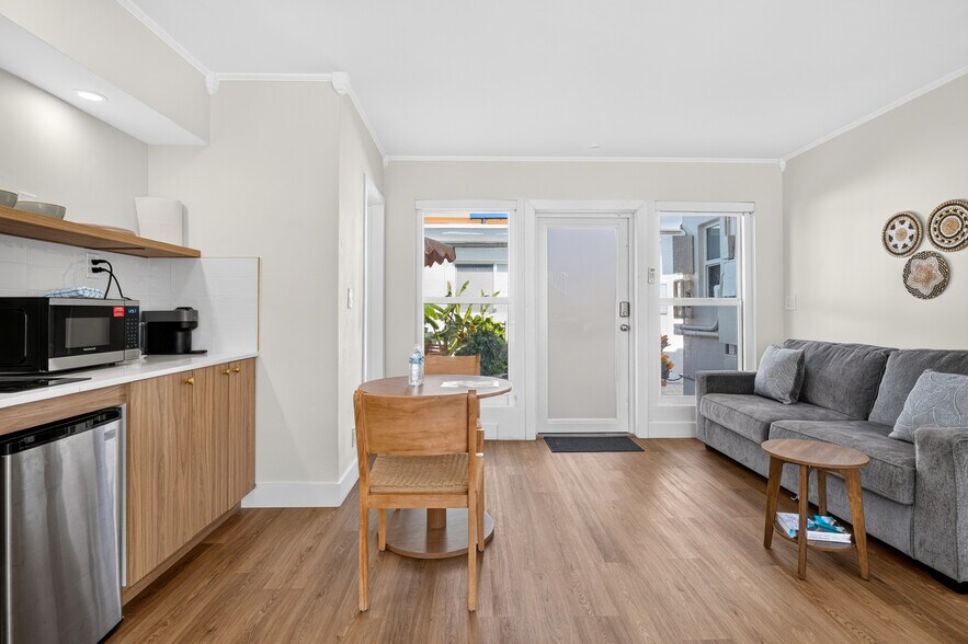 More Photos Of 327 Harding St, Hollywood Hotel For Sale