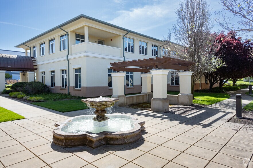 More Photos Of 166-176 Gateway Rd E, Napa Office For Lease