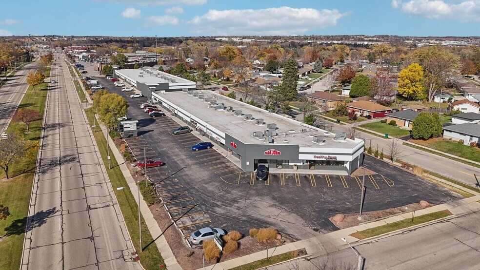More Photos Of N81W14972-N81W15062 Appleton Ave, Menomonee Falls General Retail For Lease