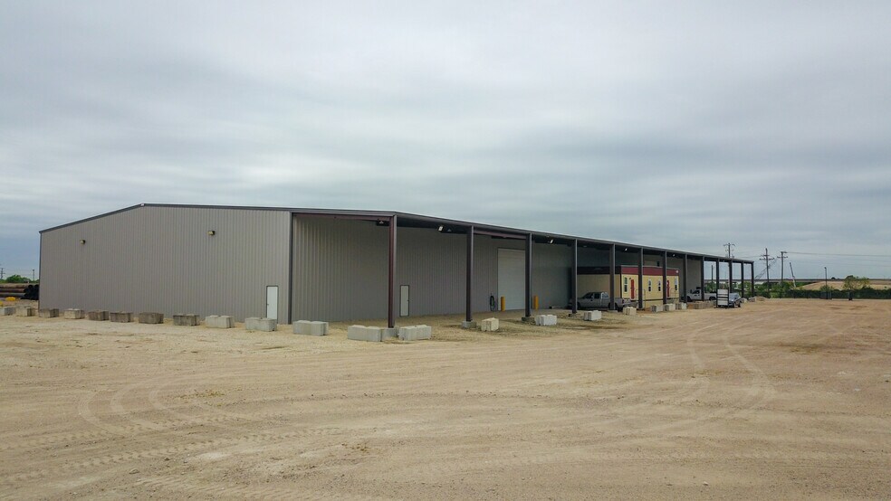 More Photos Of 236 Industrial Park Dr, Victoria Warehouse For Lease