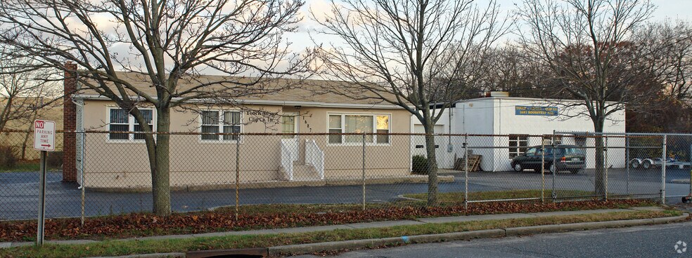 More Photos Of 1687 Roosevelt Ave, Bohemia Manufacturing For Sale