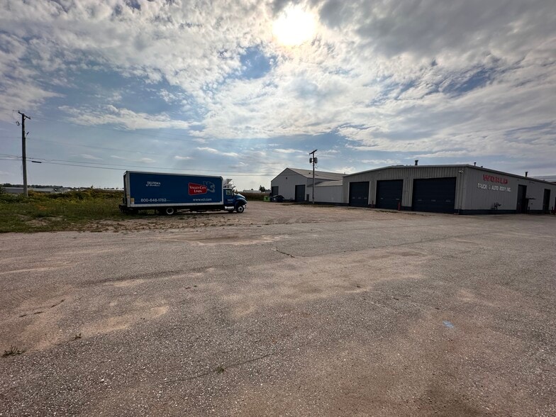 More Photos Of 3945 S Blue Star Dr, Traverse City Service For Lease