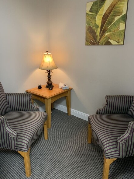 More Photos Of 567 NW Lake Whitney Pl, Port Saint Lucie Office For Lease