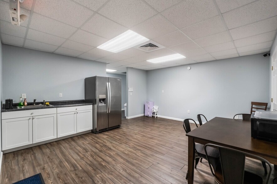 More Photos Of 1599 Tropical Ct, Tavares Medical For Lease