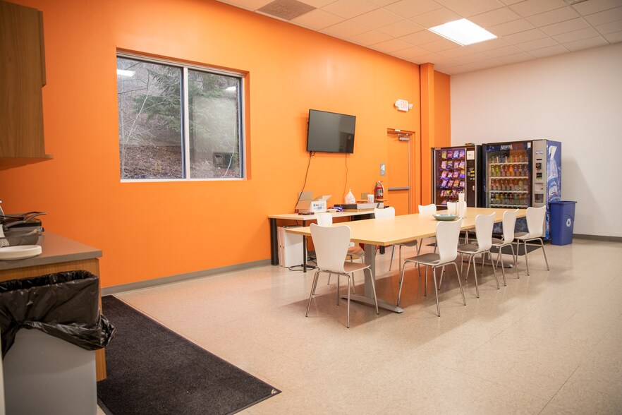 More Photos Of 5490 Campbells Run Rd, Pittsburgh Flex For Lease