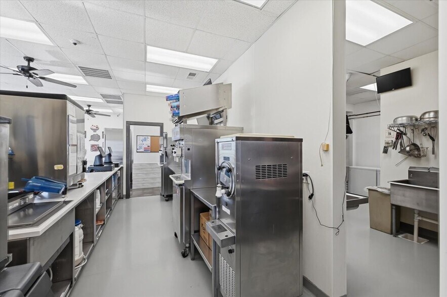 More Photos Of 309 US-6 Hwy, Oakland Fast Food For Sale