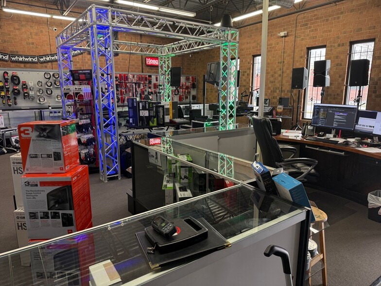 More Photos Of 1920 Freedom Dr, Charlotte Warehouse For Lease