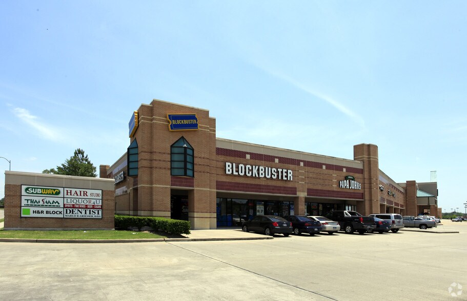 More Photos Of 11543-11581 S Hwy 6, Sugar Land Storefront For Lease