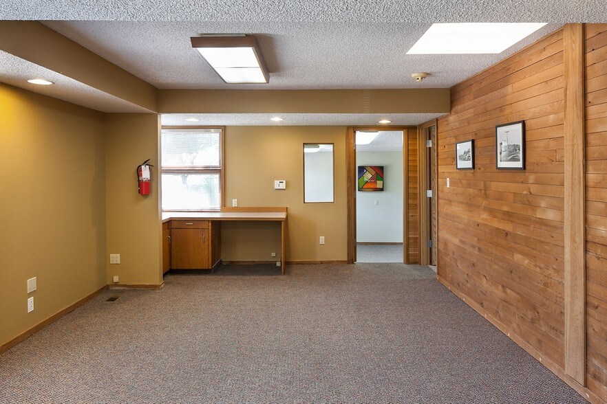 More Photos Of 1270 SW Parrish St, Lake Oswego Storefront Retail Office For Lease