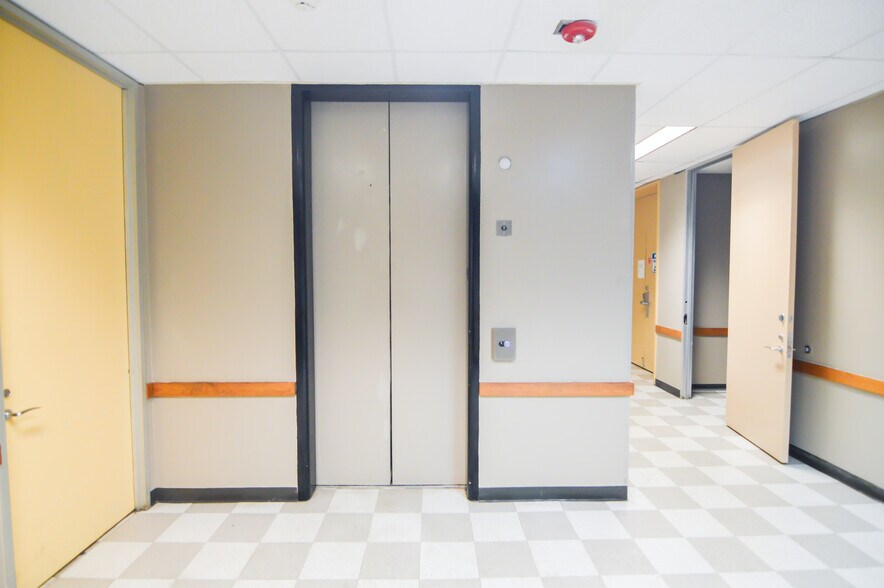 More Photos Of 40 NE Loop 410, San Antonio Office For Sale