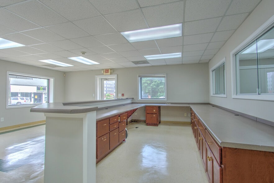 More Photos Of 651 W Broad St, Athens Medical For Lease