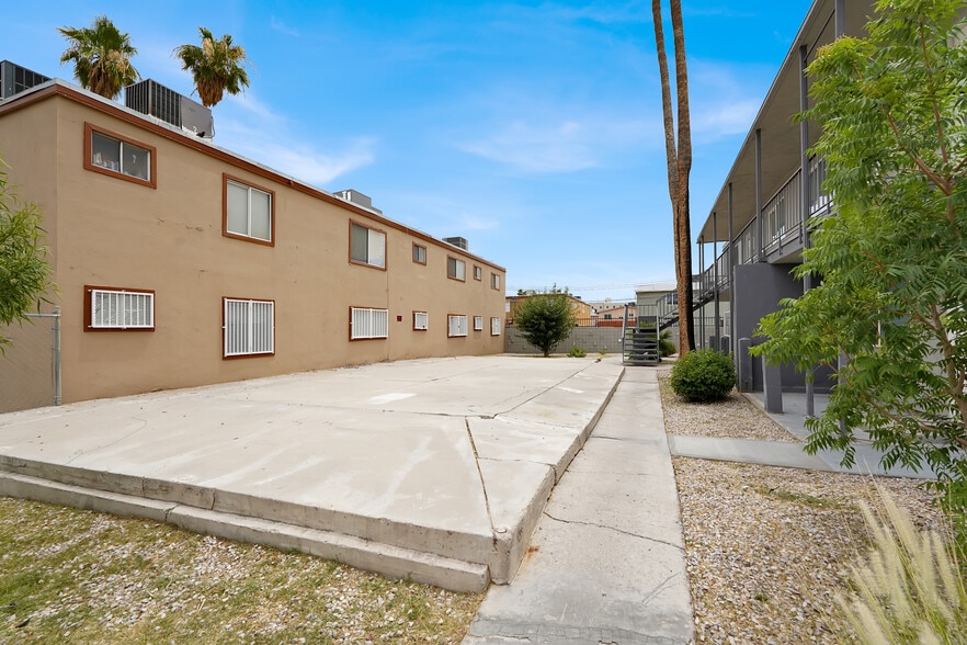 More Photos Of 521 Calcaterra Cir, Las Vegas Apartments For Sale