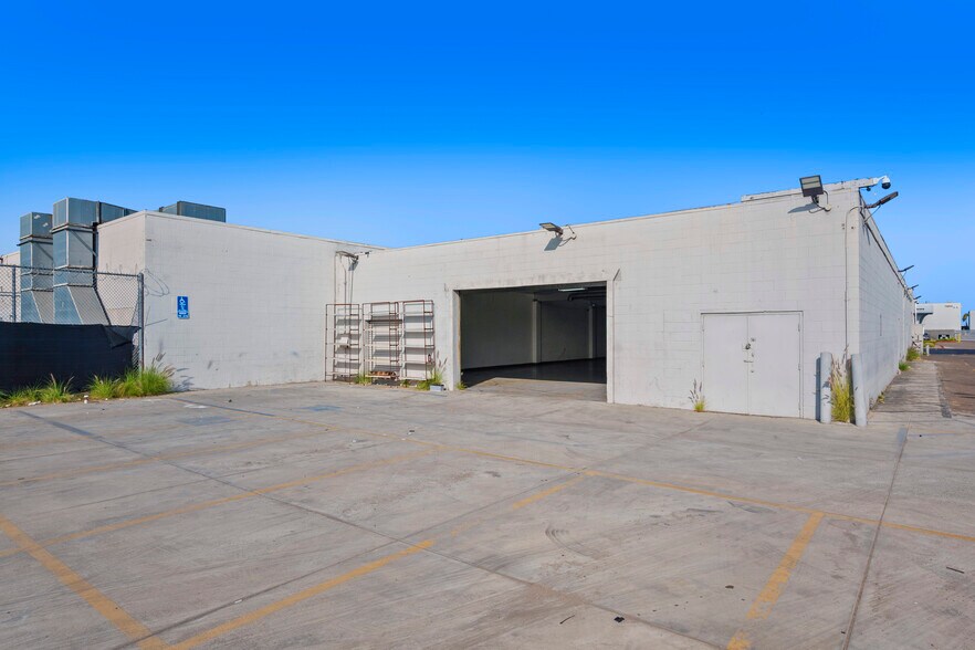 More Photos Of 7865 Balboa Ave, San Diego Freestanding For Lease