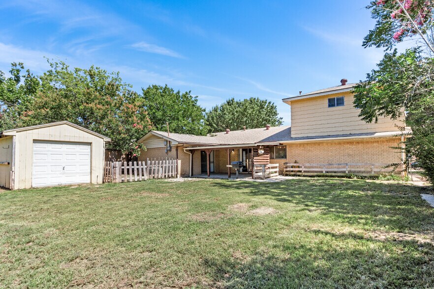More Photos Of 215 Jasanda Way, Mesquite Specialty For Sale