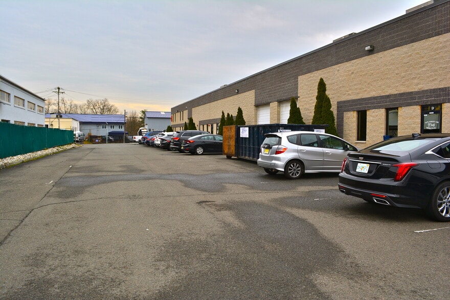 Primary Photo Of 4 Mark Rd, Kenilworth Light Distribution For Sale