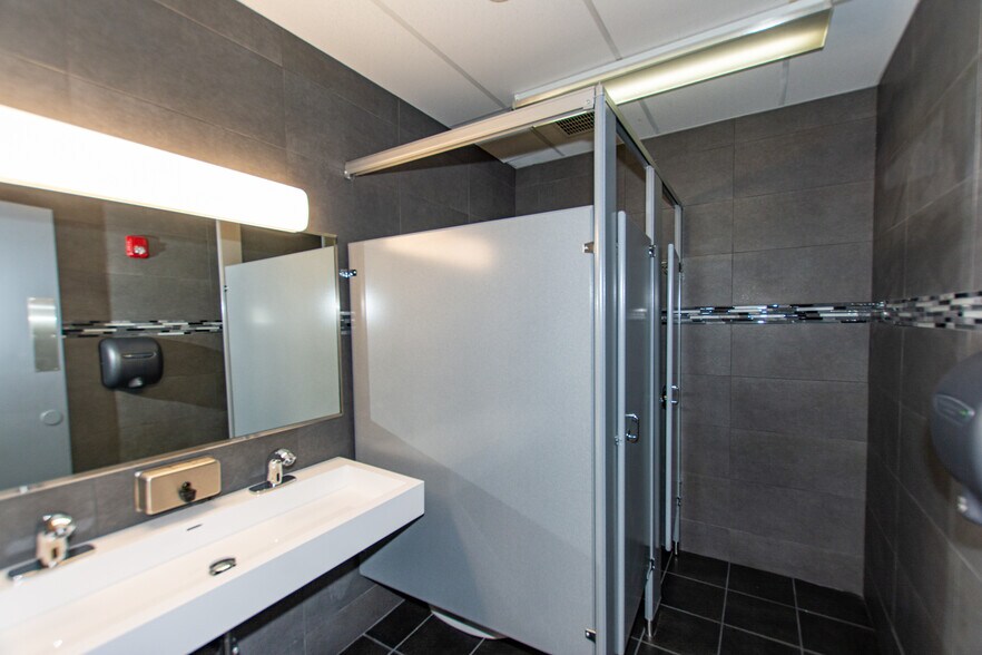 More Photos Of 33 Highland Ave, Needham Storefront For Lease