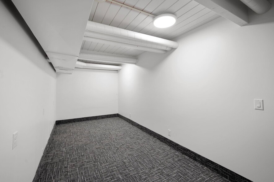 More Photos Of 4740 N 42nd Ave, Golden Valley Freestanding For Lease