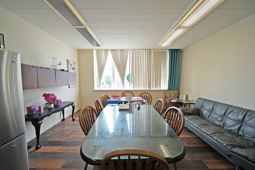 More Photos Of 31 N 1st Ave, Yakima General Retail For Sale