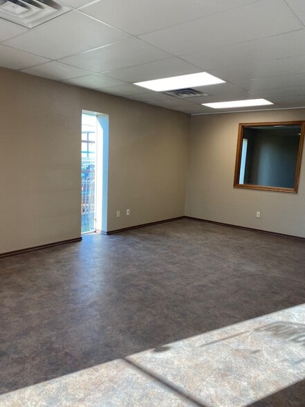 More Photos Of 8248 W Reno Ave, Oklahoma City Warehouse For Lease
