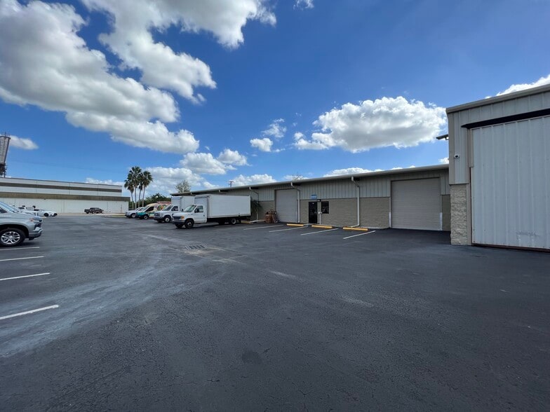 More Photos Of 7604 Industrial Ln, Tampa Warehouse For Lease