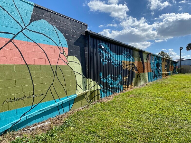 More Photos Of 1730 E Duval St, Jacksonville Showroom For Lease