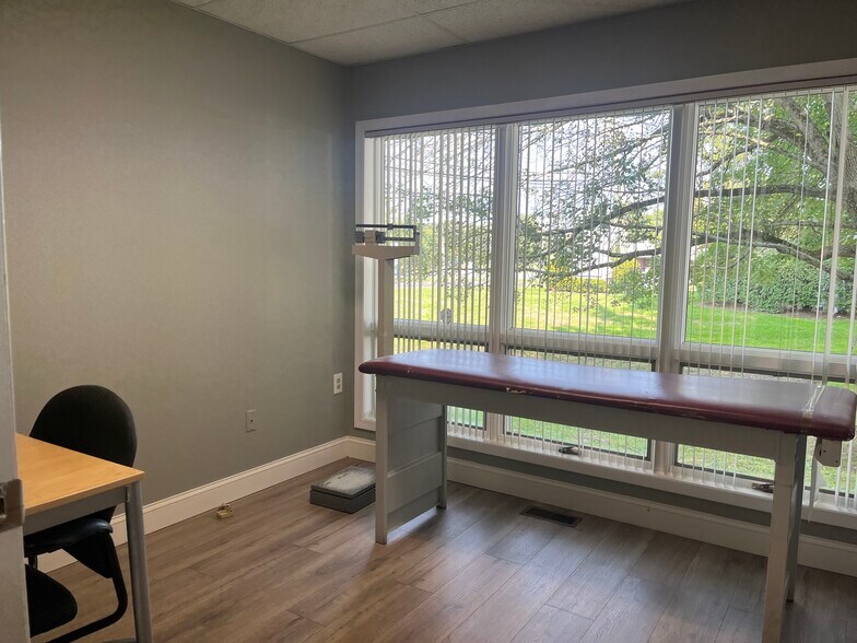 More Photos Of 1594-1600 US Highway 130, North Brunswick Medical For Lease