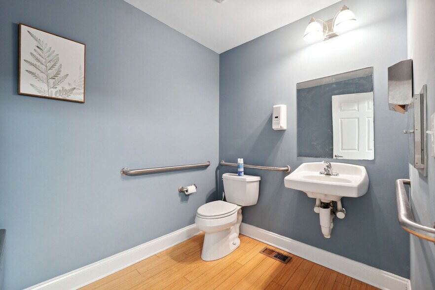 More Photos Of 1137 Alpharetta St, Roswell Office Residential For Lease