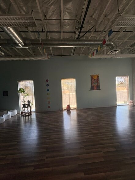 More Photos Of 2065 E Windmill Ln, Las Vegas Office Residential For Lease