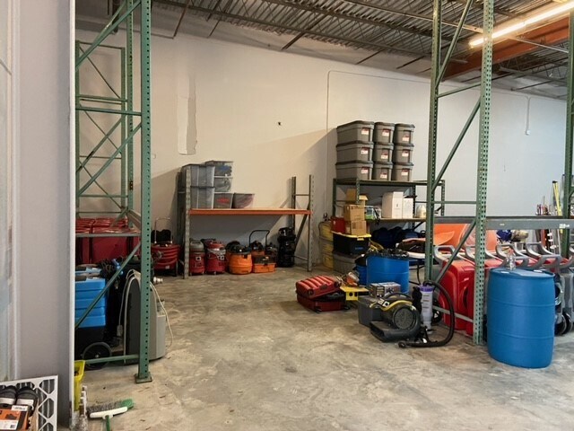 More Photos Of 581 105th Ave N, West Palm Beach Light Distribution For Lease