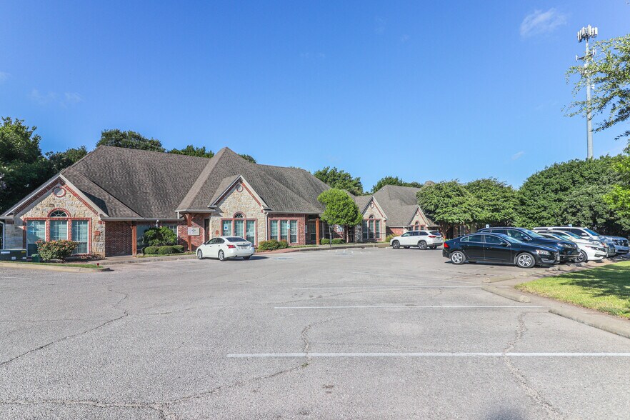 More Photos Of 1000 State Highway 6, Woodway Medical For Lease