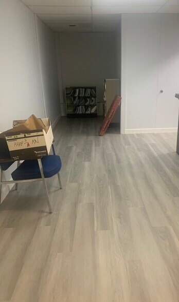 More Photos Of 8 Quakerbridge Plz, Hamilton Office For Sale