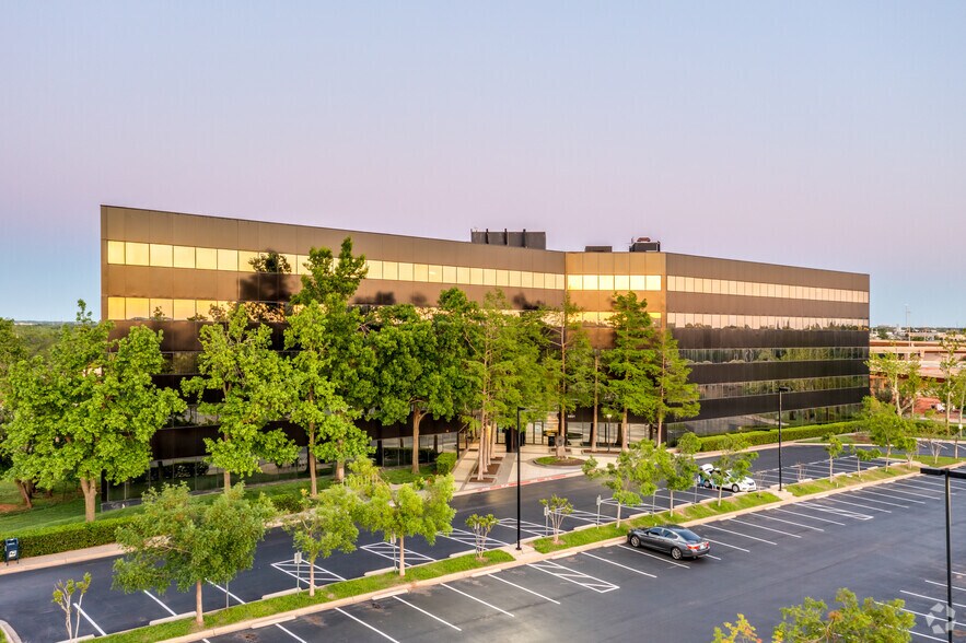 Primary Photo Of 5801 N Broadway Ext, Oklahoma City Office For Lease